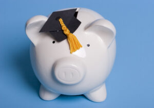 divorcedmoms.com scholarship: piggy bank wearing a graduation cap